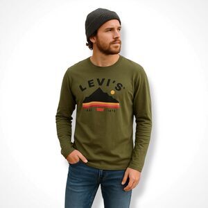 Levi’s Vintage Mountain Graphic Long Sleeve Tee - M